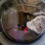 De ani de zile chinuit cu mucegai în mașina de